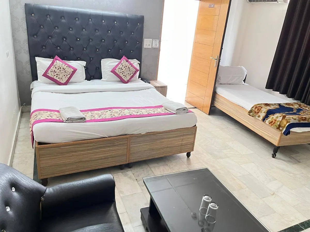 Hotel Star Palace - Near Karol Bagh Metro دلهي