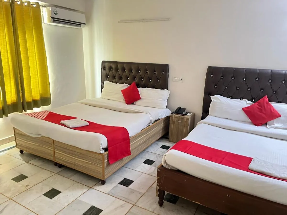 Hotel Star Palace - Near Karol Bagh Metro دلهي