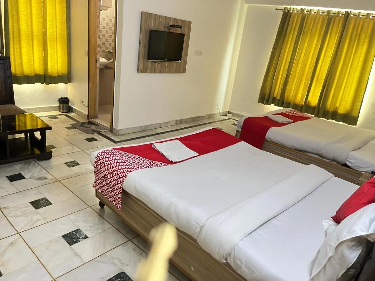 **  Hotel Star Palace - Near Karol Bagh Metro دلهي الهند