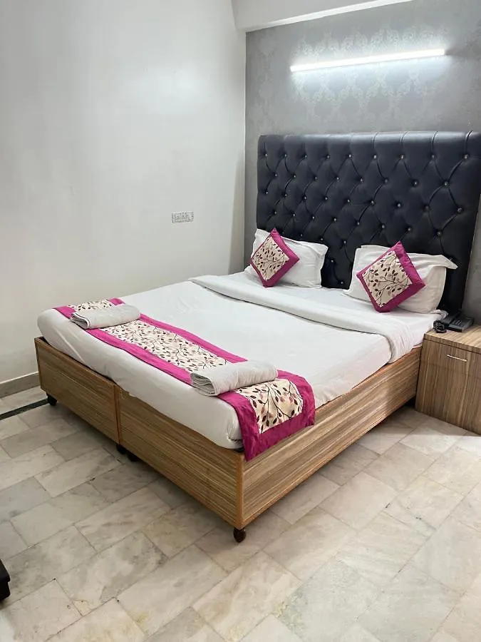 Hotel Star Palace - Near Karol Bagh Metro دلهي