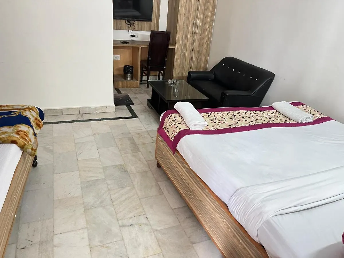 Hotel Star Palace - Near Karol Bagh Metro دلهي