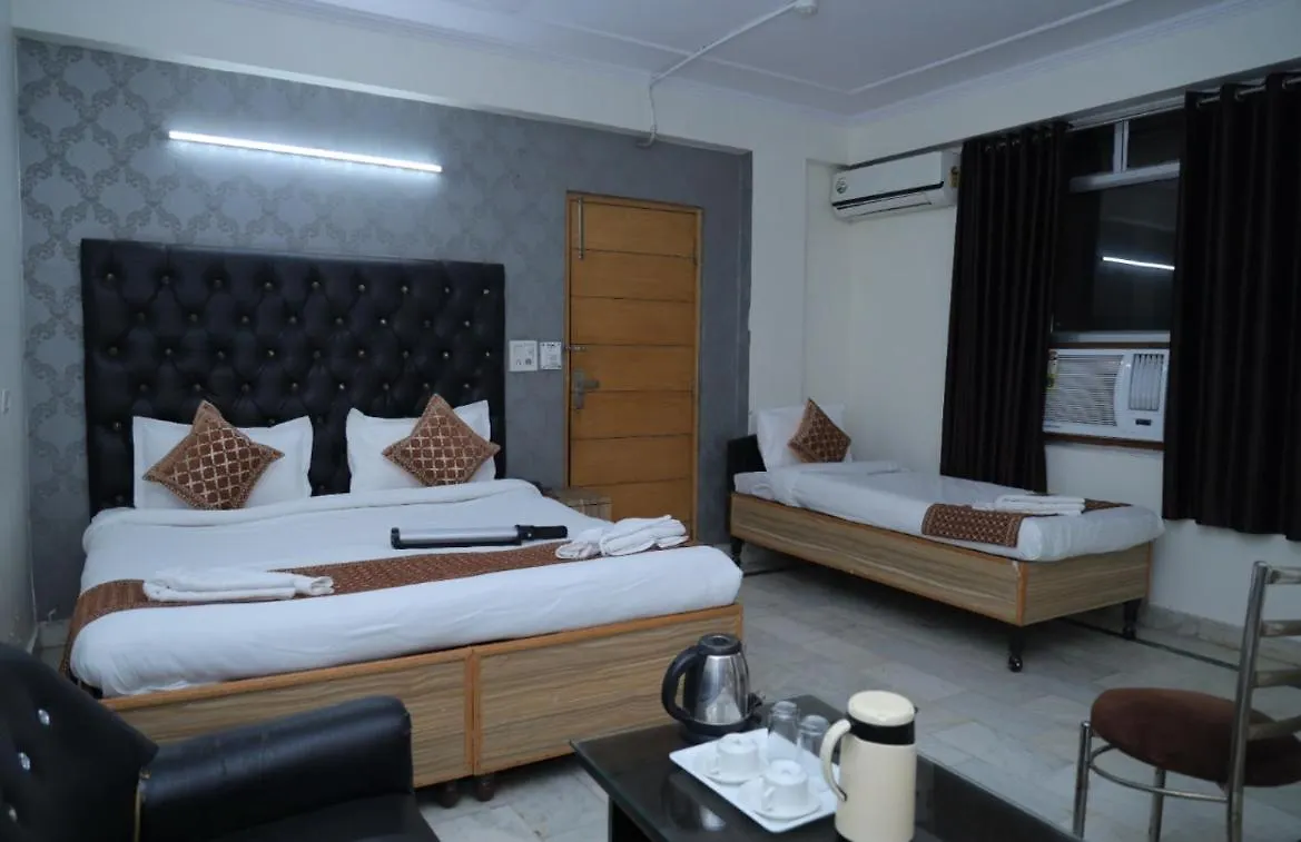 Hotel Star Palace - Near Karol Bagh Metro دلهي
